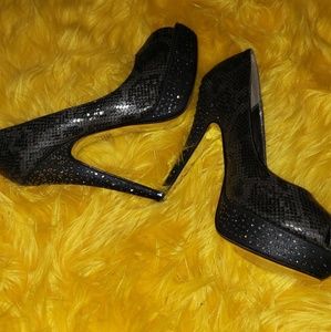 Mariah Carey snake  skin pumps